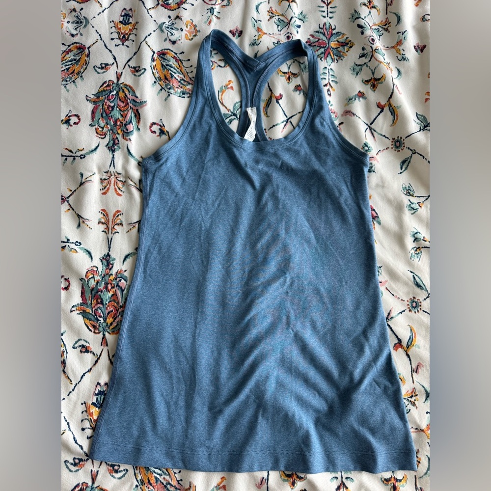 EUC lululemon tank top size 6